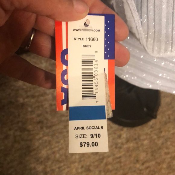 New Dress by Morgan & Company - Picture 4 of 4